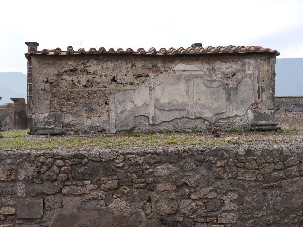 VII.7.32, Pompeii. September 2018. Exterior north wall of cella. 
Foto Anne Kleineberg, ERC Grant 681269 DÉCOR.