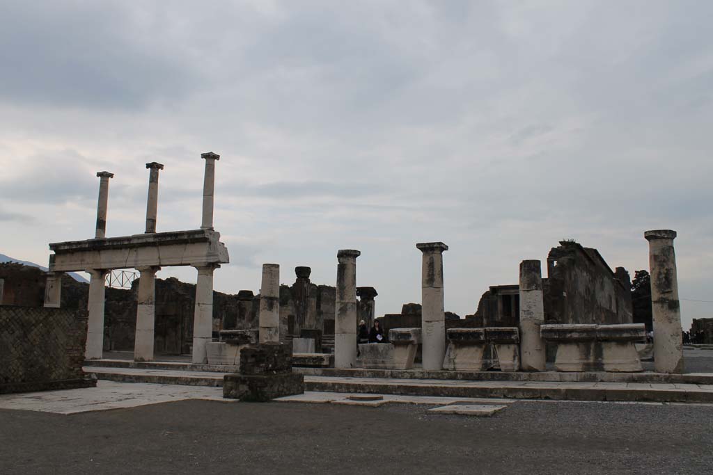 VII.8 Pompeii. March 2014. Looking towards west side of forum in south-west corner. 
Foto Annette Haug, ERC Grant 681269 DÉCOR.