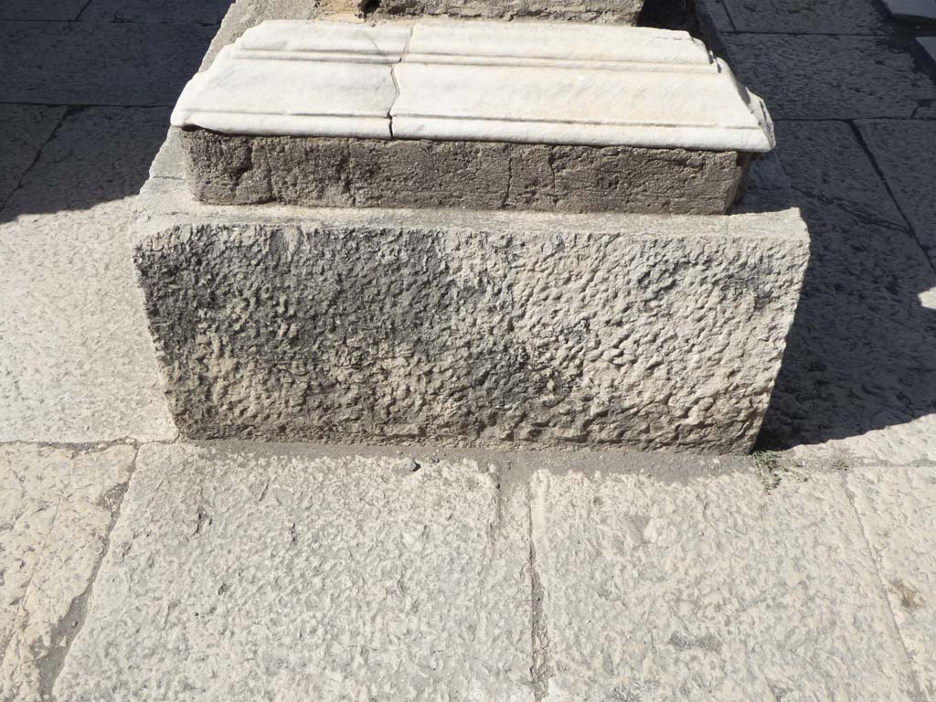 VII.8 Pompeii. South side of forum. September 2018. Looking north to statue base on east side of centre. 
Foto Annette Haug, ERC Grant 681269 DÉCOR.