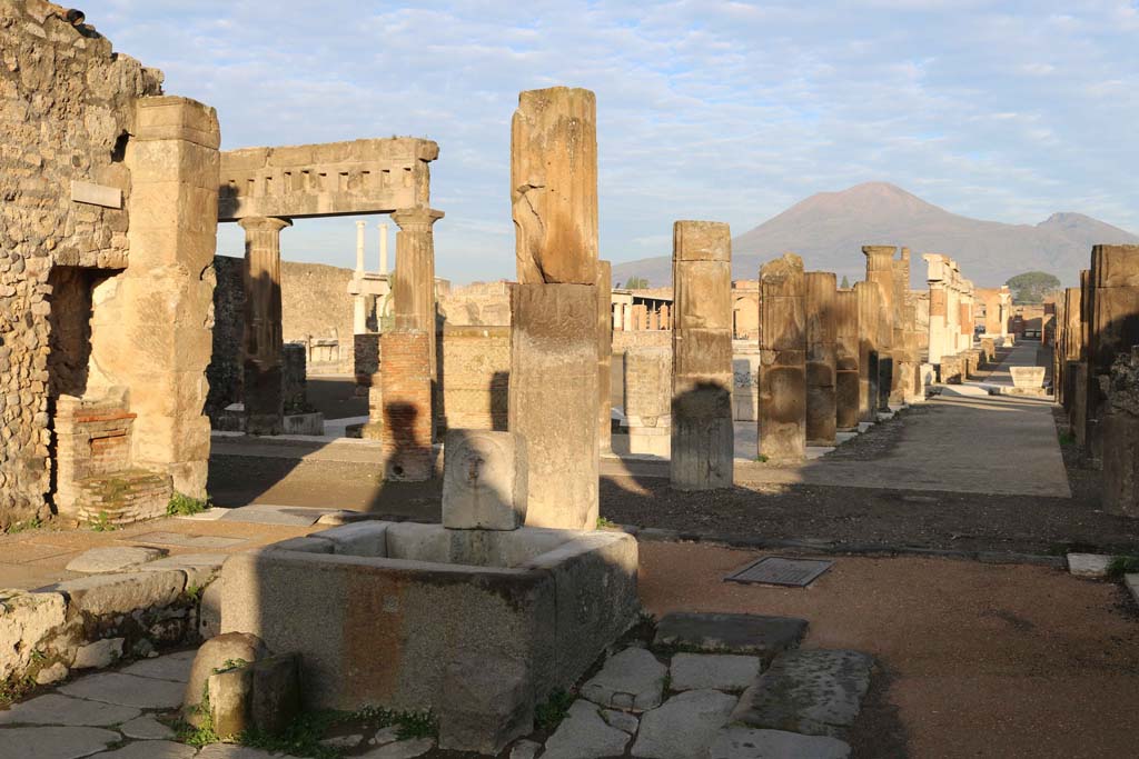 VII.8.00 Pompeii Forum. December 2018. 
Looking north-west from fountain at north end of Via delle Scuole, towards east side of Forum portico in south-east corner, on right. 
Photo courtesy of Aude Durand.