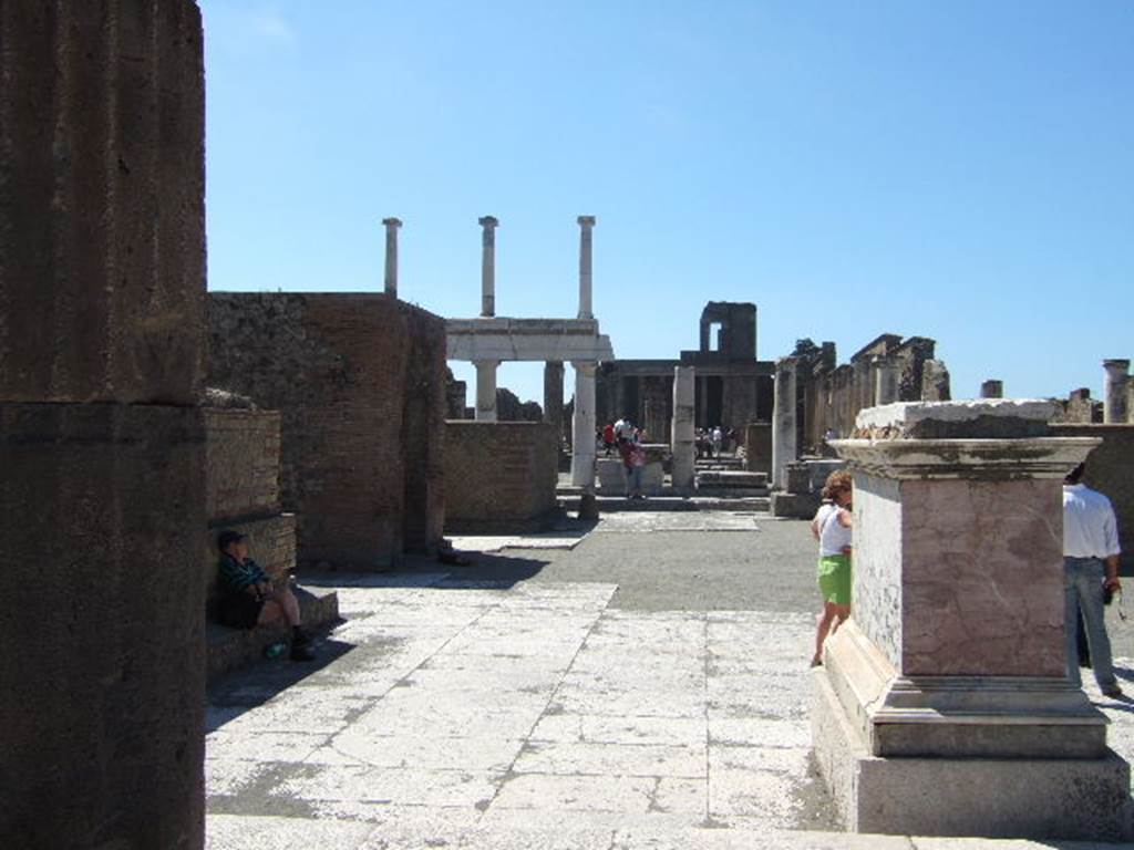 VII.8 Pompeii Forum. September 2005. Looking west towards the Basilica from the south-east corner.