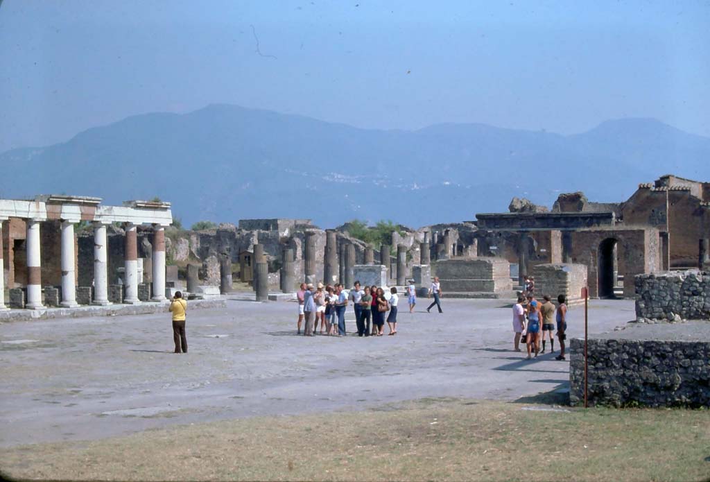 VII.8.00 Pompeii, 7th August 1976. Looking south-east across Forum. 
Photo courtesy of Rick Bauer, from Dr George Fay’s slides collection.