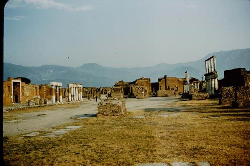 VII.8 Forum. 1957. Looking towards south side. Photo by Stanley A. Jashemski.
Source: The Wilhelmina and Stanley A. Jashemski archive in the University of Maryland Library, Special Collections (See collection page) and made available under the Creative Commons Attribution-Non Commercial License v.4. See Licence and use details.
J57f0361