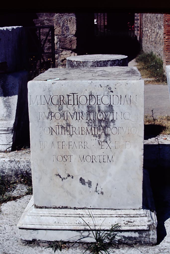 VII.8 Pompeii Forum. 1968. Pedestal base for statue in north-west corner. Photo by Stanley A. Jashemski.
Source: The Wilhelmina and Stanley A. Jashemski archive in the University of Maryland Library, Special Collections (See collection page) and made available under the Creative Commons Attribution-Non-Commercial License v.4. See Licence and use details.
J68f0993