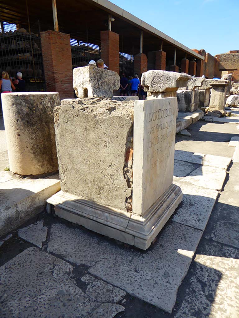 VII.8 Pompeii Forum. September 2018. Looking north-west towards pedestal base.