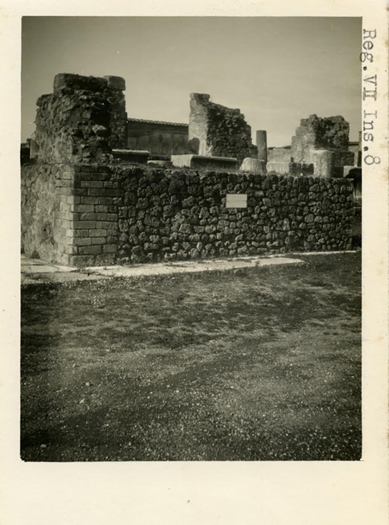 VII.8 Pompeii Forum. Pre-1937-39. 
Looking west towards “suggestum”, or base, on north side of two-tier portico. At the rear is the Temple of Apollo.
Photo courtesy of American Academy in Rome, Photographic Archive. Warsher collection no. 123.