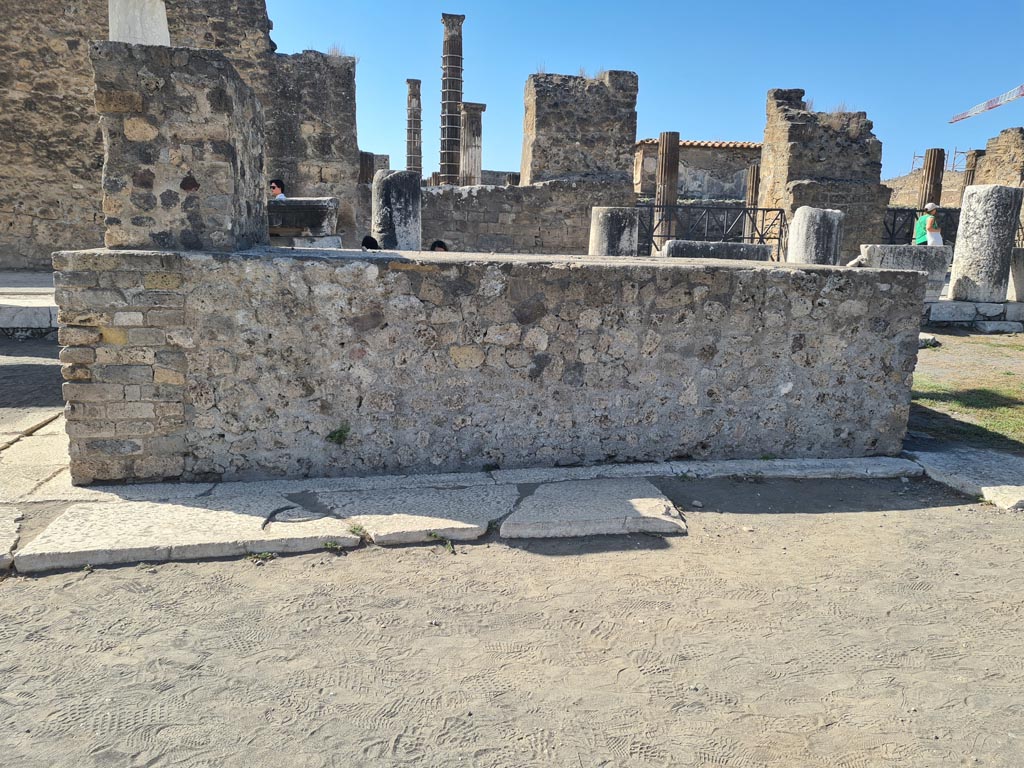 VII.8 Pompeii Forum. October 2023. 
Looking west towards east side of base with remaining letter Q, still visible. Photo courtesy of Klaus Heese.