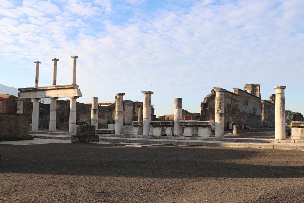 VII.8.00, Pompeii. December 2018. Looking south-west across Forum towards the entrance/exit to Via Marina, on right. 
Photo courtesy of Aude Durand.