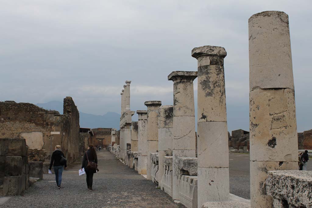 VII.8 Pompeii Forum. March 2014. Looking north along west side of Forum, from south-west corner. 
Foto Annette Haug, ERC Grant 681269 DÉCOR.