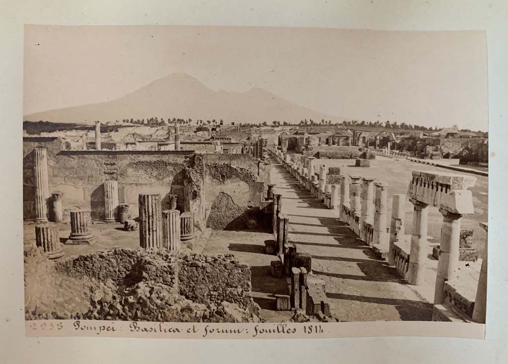 VII.8.00 Pompeii. Album by M. Amodio, c.1880, entitled “Pompei, destroyed on 23 November 79, discovered in 1748”.
Looking north along west side. Photo courtesy of Rick Bauer.