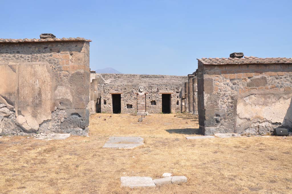 VII.8.01 Pompeii. July 2017. Looking north through entrance doorway from podium into Temple.
Foto Anne Kleineberg, ERC Grant 681269 DÉCOR.