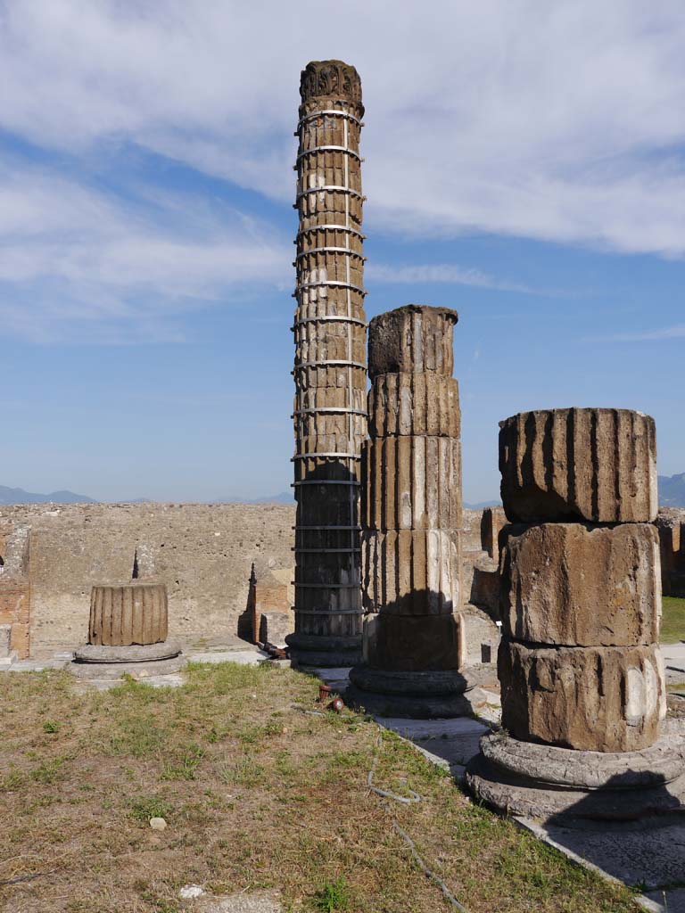 VII.8.01 Pompeii. September 2018. Looking east from east end of podium.
Foto Anne Kleineberg, ERC Grant 681269 DÉCOR.