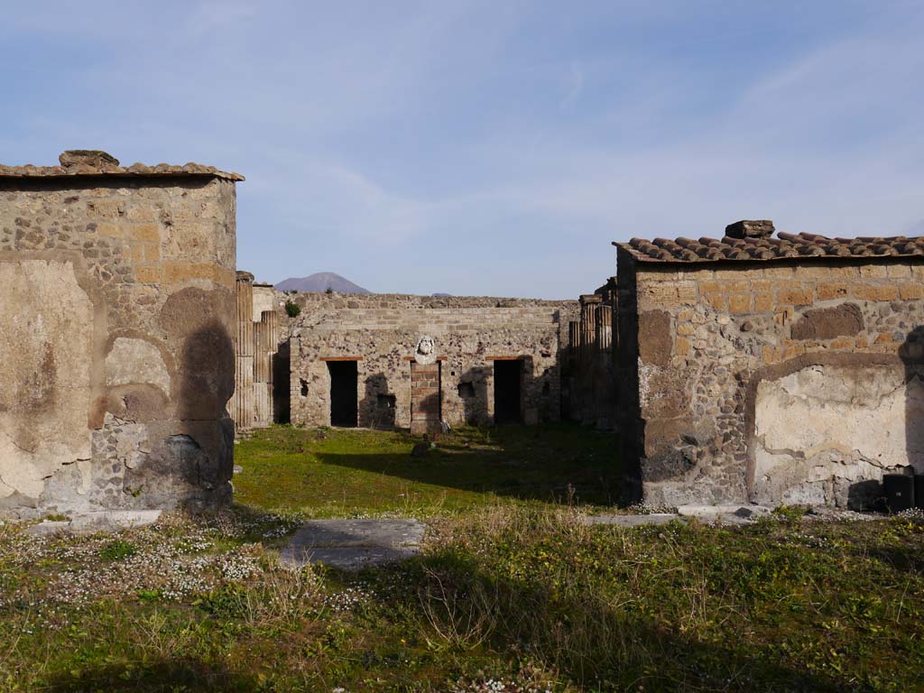 VII.8.01 Pompeii. March 2019. Looking north through doorway into Temple from podium.
Foto Anne Kleineberg, ERC Grant 681269 DÉCOR.