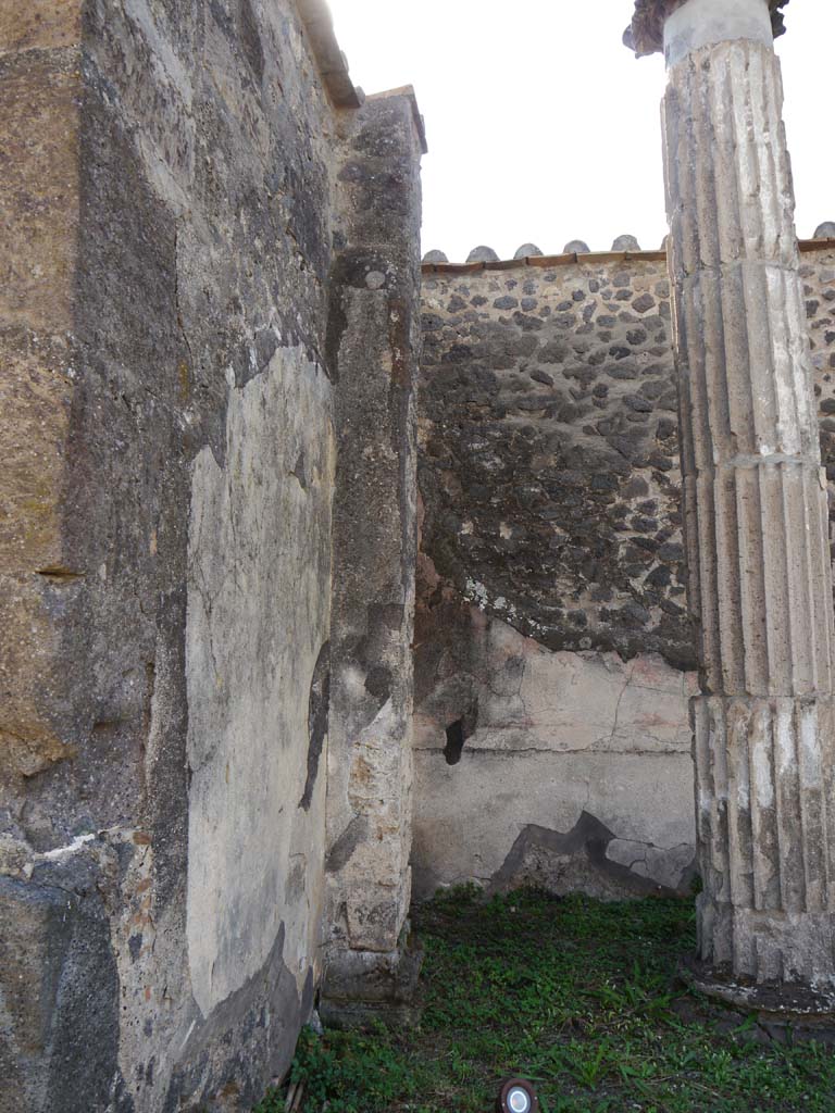 VII.8.01 Pompeii. September 2018. Looking towards west wall in south-west corner.
Foto Anne Kleineberg, ERC Grant 681269 DÉCOR.