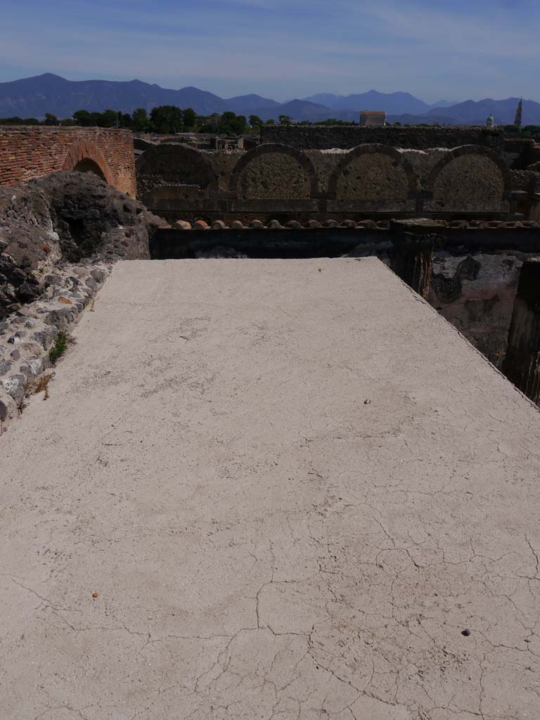 VII.8.01 Pompeii. September 2018. Area at top of stairs, looking east.
Foto Anne Kleineberg, ERC Grant 681269 DÉCOR.