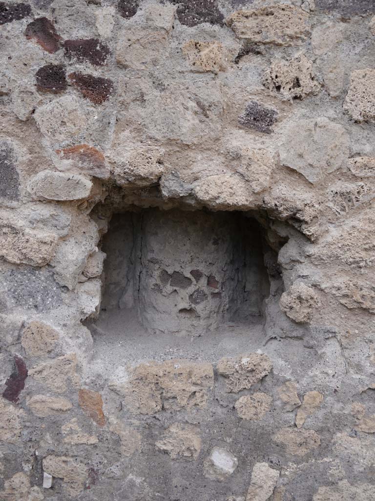 VII.8.01 Pompeii. September 2018. Recess in north wall between two doorways at west end. 
Foto Anne Kleineberg, ERC Grant 681269 DÉCOR.