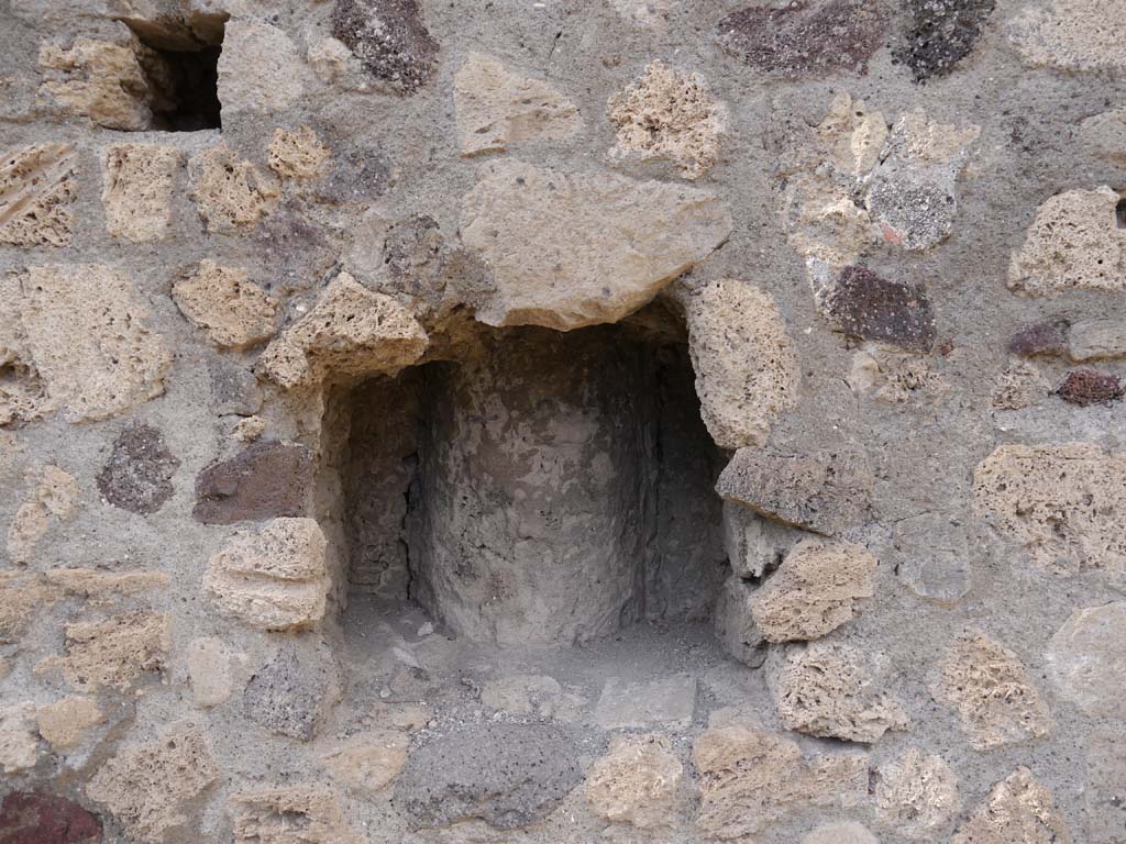 VII.8.01 Pompeii. September 2018. Recess in north wall between two doorways. 
Foto Anne Kleineberg, ERC Grant 681269 DÉCOR.