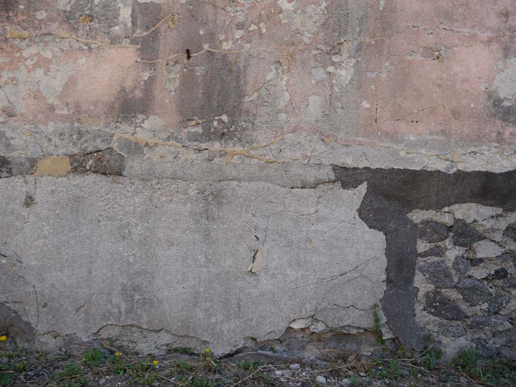 VII.8.01 Pompeii. September 2018. Detail of east wall with remaining painted decoration.  
Foto Anne Kleineberg, ERC Grant 681269 DÉCOR.