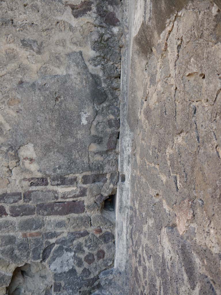 VII.8.1 Pompeii, September 2018. Niche in north wall of Forum, and upper wall of Forum and west wall of Temple. 
Foto Anne Kleineberg, ERC Grant 681269 DÉCOR.