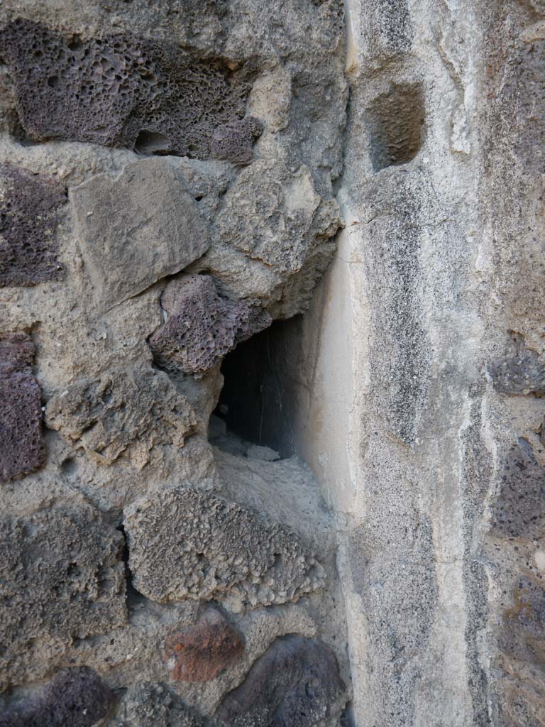 VII.8.1 Pompeii, September 2018. Detail in north-east corner of area.  
Foto Anne Kleineberg, ERC Grant 681269 DÉCOR.