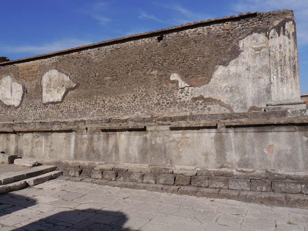 VII.8.1 Pompeii, September 2018. Looking towards west exterior wall of Temple.  
Foto Anne Kleineberg, ERC Grant 681269 DÉCOR.