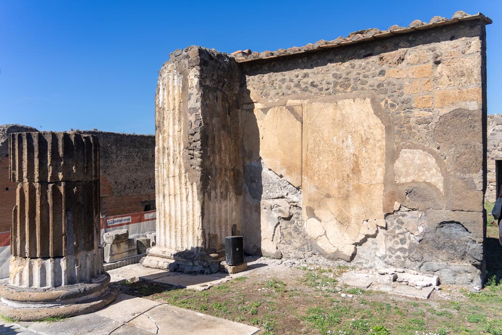 VII.8.1 Pompeii. October 2023. 
Looking towards Temple wall on west side of doorway, with detail of remaining painted decoration. Photo courtesy of Johannes Eber.
