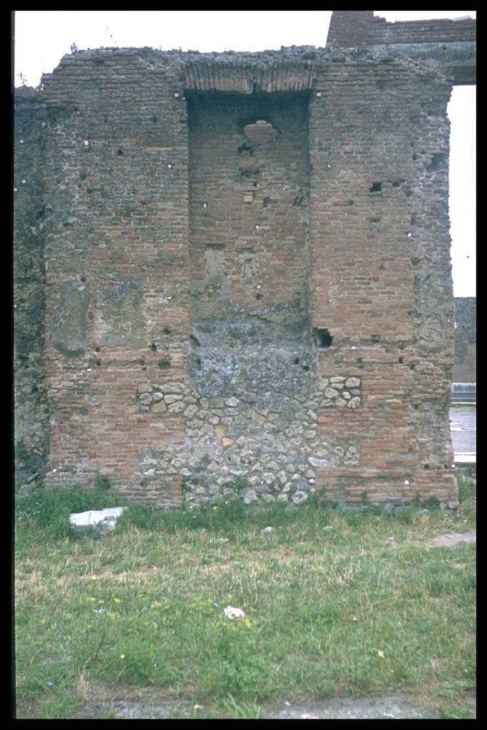 VII.9.1 Pompeii. Niche on west wall on south side of entrance 6.
Photographed 1970-79 by Günther Einhorn, picture courtesy of his son Ralf Einhorn.