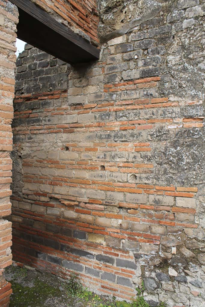 VII.9.1 Pompeii. March 2014. 
Portico 1. North end. Doorway leading from top of stairs onto platform.
Foto Annette Haug, ERC Grant 681269 DÉCOR.