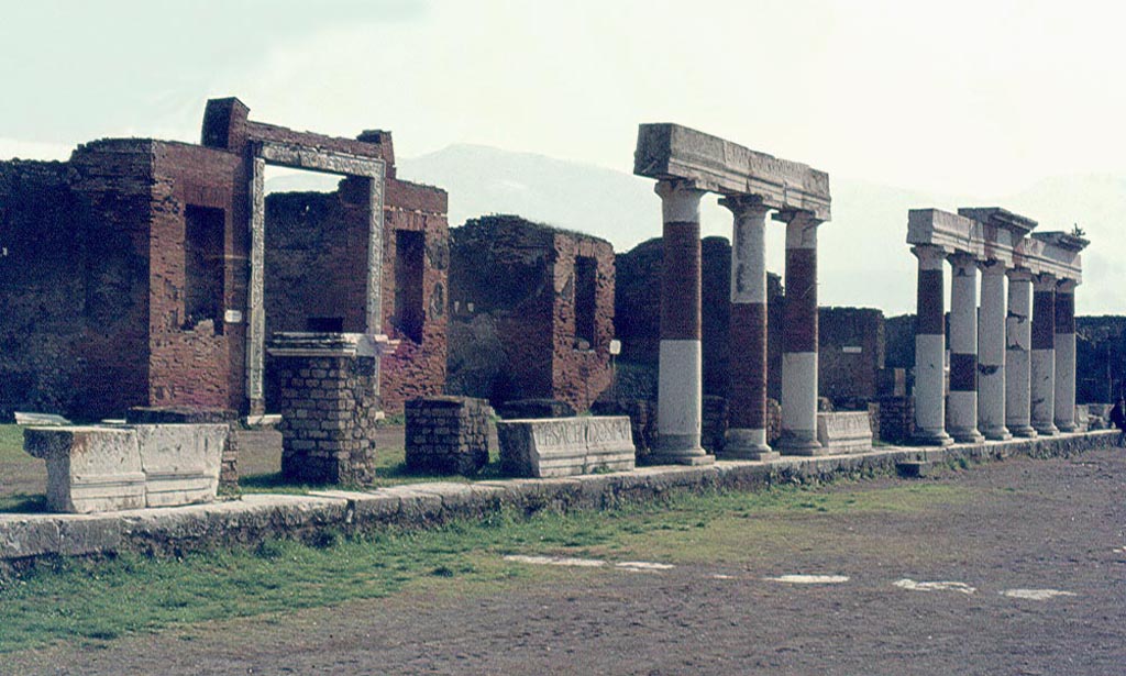 VII.9.1 Pompeii, January 1977. 
Portico and entrance doorway to Eumachia Building on east side of Forum. Photo courtesy of David Hingston.