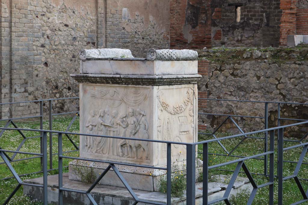 VII.9.2, Pompeii. December 2108. Looking towards the west and south side. Photo courtesy of Aude Durand.