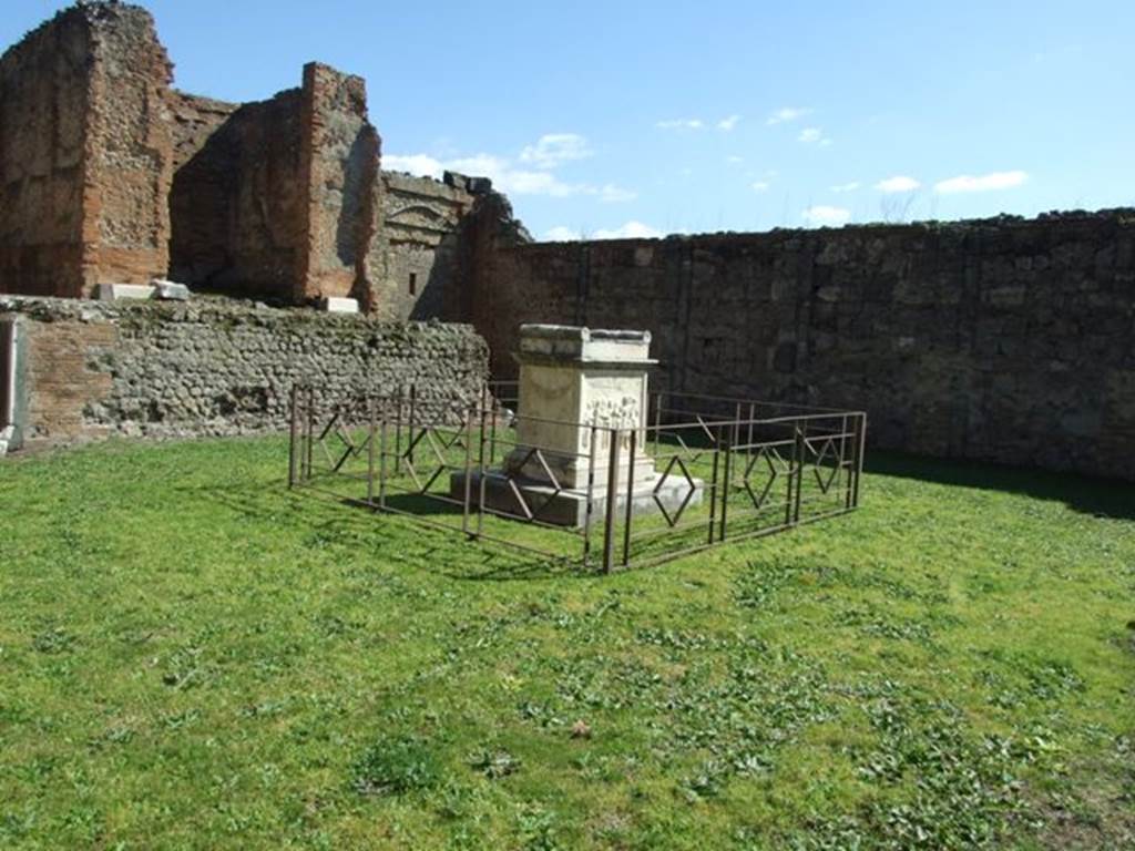 VII.9.2 Pompeii.  March 2009.  Looking south east across Temple.