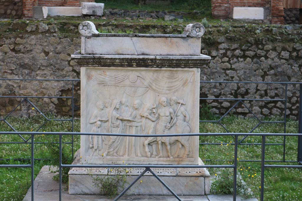 VII.9., Pompeii. December 2108. West side of altar. Photo courtesy of Aude Durand.