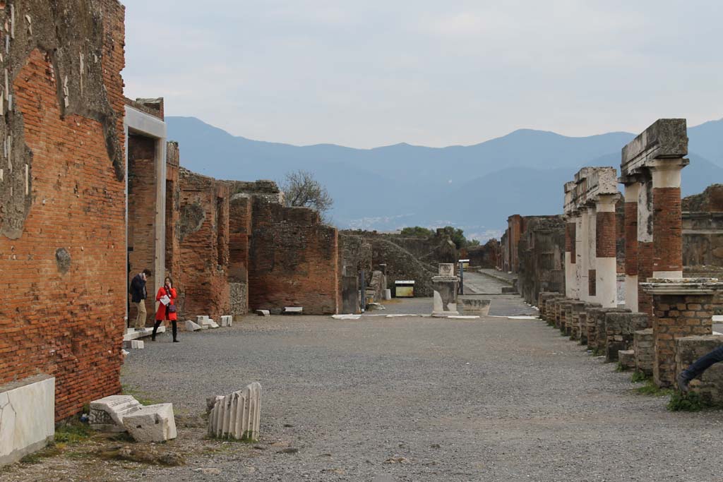 VII.9.2 Pompeii. March 2014. Looking south along east side of Forum, from south end of front façade. 
Foto Annette Haug, ERC Grant 681269 DÉCOR.