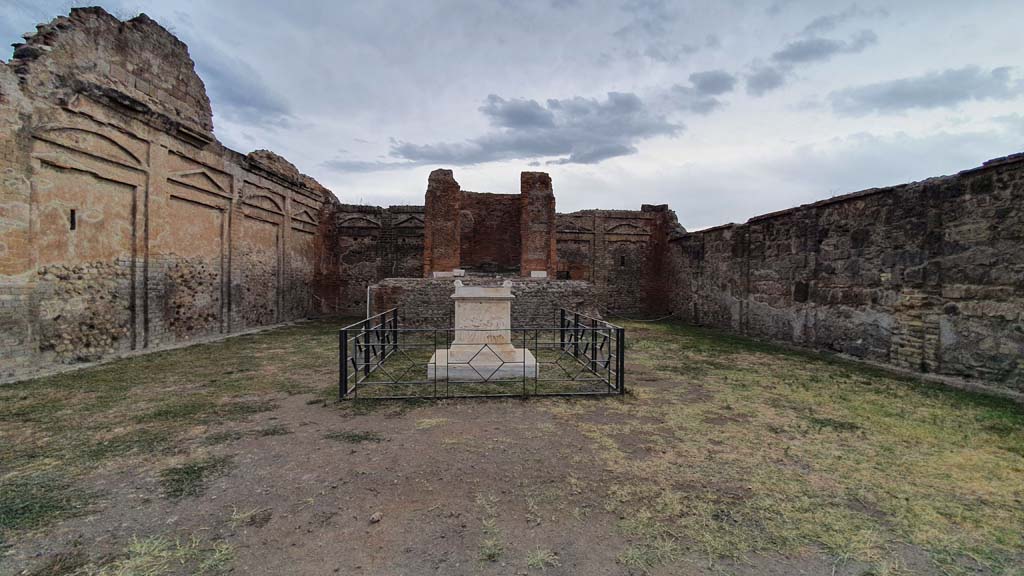 VII.9.2 Pompeii. August 2021. Looking east across Temple, from entrance. 
Foto Annette Haug, ERC Grant 681269 DÉCOR