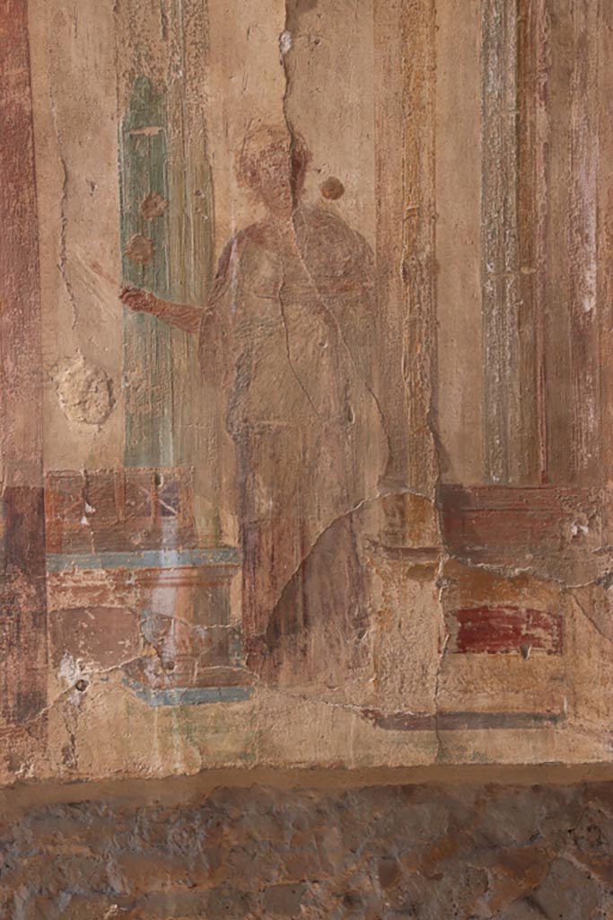VII.9.7 and VII.9.8 Pompeii. October 2022. 
Detail of female figure from west wall. Photo courtesy of Klaus Heese.