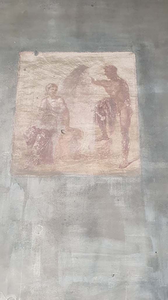 VII.9.7/8 Pompeii. August 2021. Central painting on west wall.
Foto Annette Haug, ERC Grant 681269 DÉCOR.