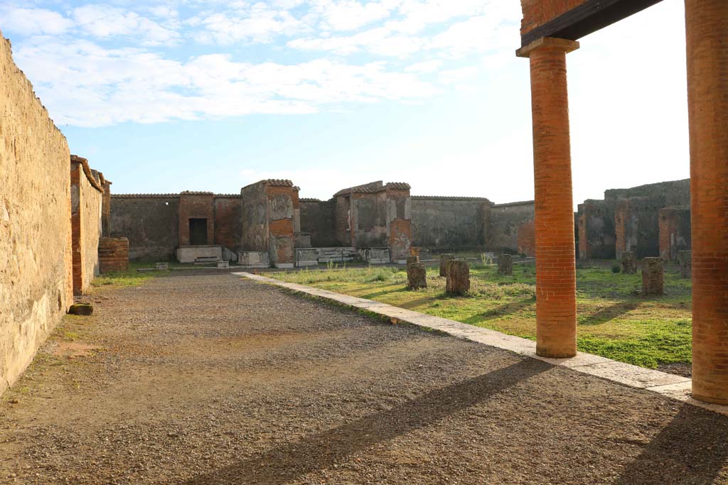 VII.9.7/8 Pompeii. December 2018. Looking along north wall towards east side.   Photo courtesy of Aude Durand.