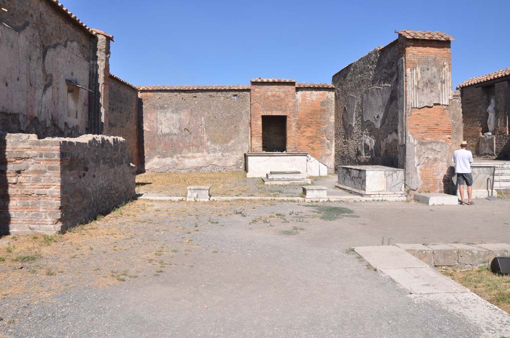 VII.9.7/8 Pompeii. July 2017. Looking towards room in north-east corner. 
Foto Annette Haug, ERC Grant 681269 DÉCOR.