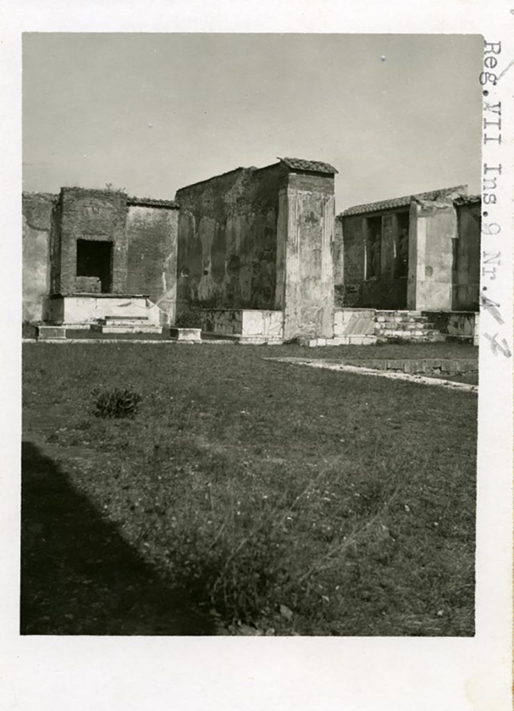 VII.9.7/8 Pompeii. Pre-1937-39. Looking towards rooms in north-east corner.
Photo courtesy of American Academy in Rome, Photographic Archive. Warsher collection no. 1153.