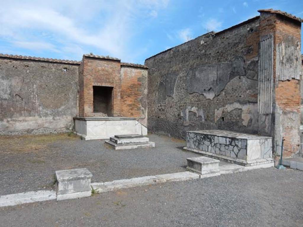 VII.9.7 and VII.9.8 Pompeii. Macellum. May 2015. Looking towards south side of room in north-east corner.  Photo courtesy of Buzz Ferebee.