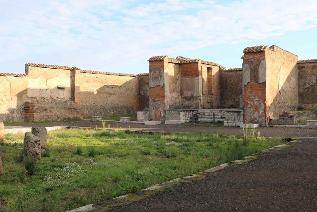 VII.9.7 and VII.9.8 Pompeii. Macellum. December 2018. Looking towards two rooms in north-east corner. Photo courtesy of Aude Durand.
