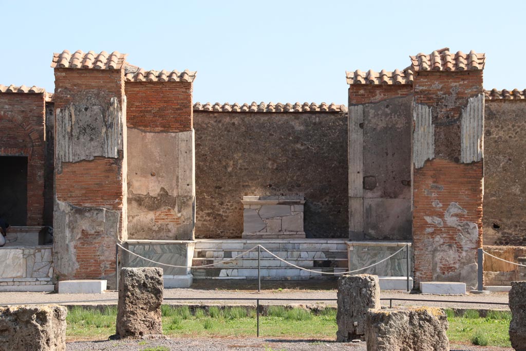 VII.9.7 and VII.9.8 Pompeii. October 2022. Looking towards central room on east side. Photo courtesy of Klaus Heese.