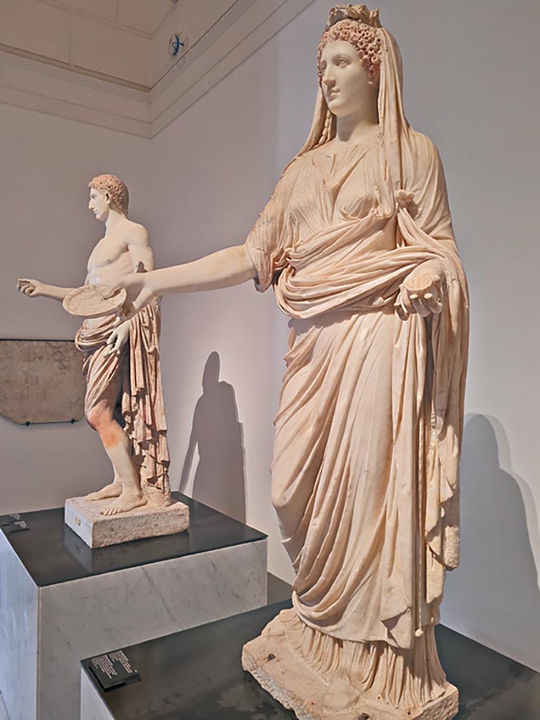 VII.9.7 and VII.9.8 Pompeii. Macellum. April 2023. Two statues from shrine. 
On display in “Campania Romana” gallery in Naples Archaeological Museum
Photo courtesy of Giuseppe Ciaramella.