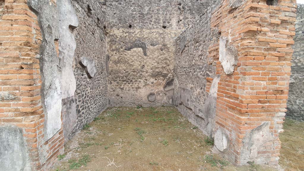 VII.9.7/8 Pompeii. August 2021. Shop 3 on south side.
Foto Annette Haug, ERC Grant 681269 DÉCOR.