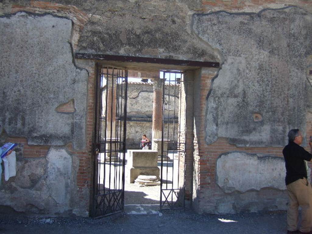 VII.9.7 and VII.9.8 Pompeii. Macellum. September 2005. Looking west out to Forum through exit VII.9.7 from Macellum.