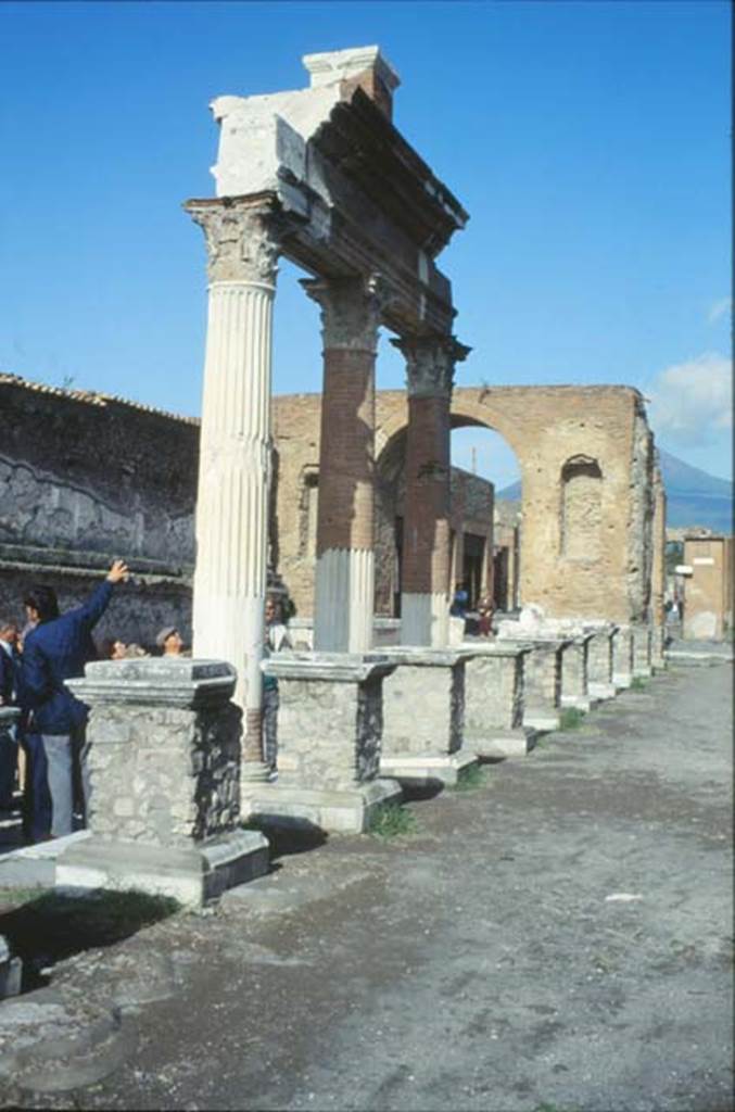 VII.9.8/9 Pompeii. October 1992. Looking north on east side of Forum.
Photo by Louis Méric courtesy of Jean-Jacques Méric.