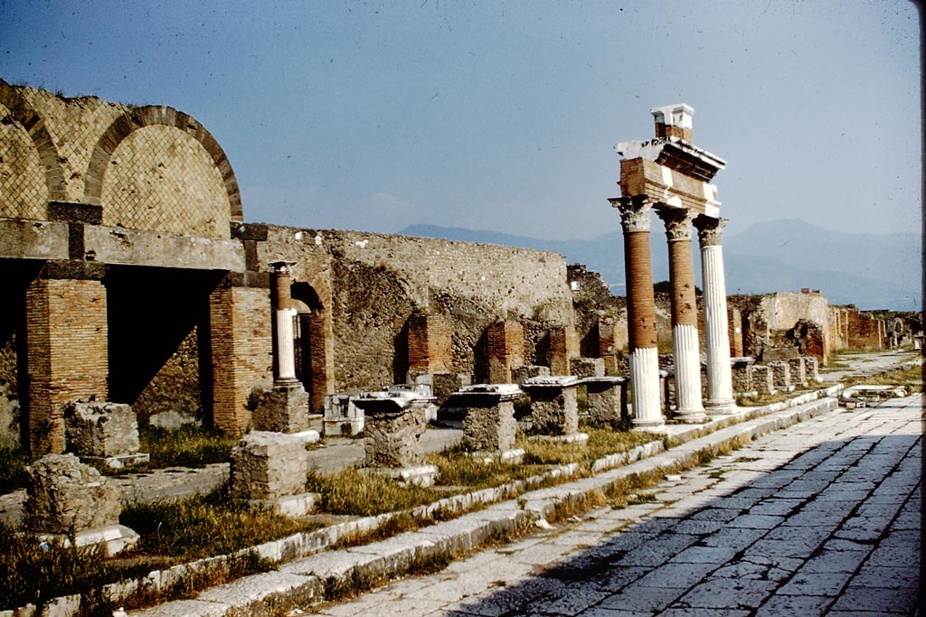 VII.9.9 Pompeii, on left. 1961. Looking south-east from east side of Forum.   Photo by Stanley A. Jashemski.
Source: The Wilhelmina and Stanley A. Jashemski archive in the University of Maryland Library, Special Collections (See collection page) and made available under the Creative Commons Attribution-Non Commercial License v.4. See Licence and use details.
J61f0652