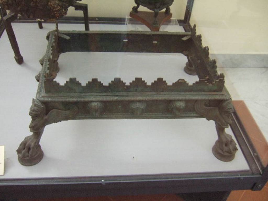 VII.9.20 or VI.12.2 Pompeii. Bronze brazier found in VI.12.2, according to card in Naples Museum. Now in Naples Archaeological Museum. Inventory number 72991. According to Pagano and Prisciandaro, this was found in VII.9.20, a shop, on 25th May 1822. See Pagano, M. and Prisciandaro, R., 2006. Studio sulle provenienze degli oggetti rinvenuti negli scavi borbonici del regno di Napoli.  Naples : Nicola Longobardi. (p. 124). See PAH II, 52-53