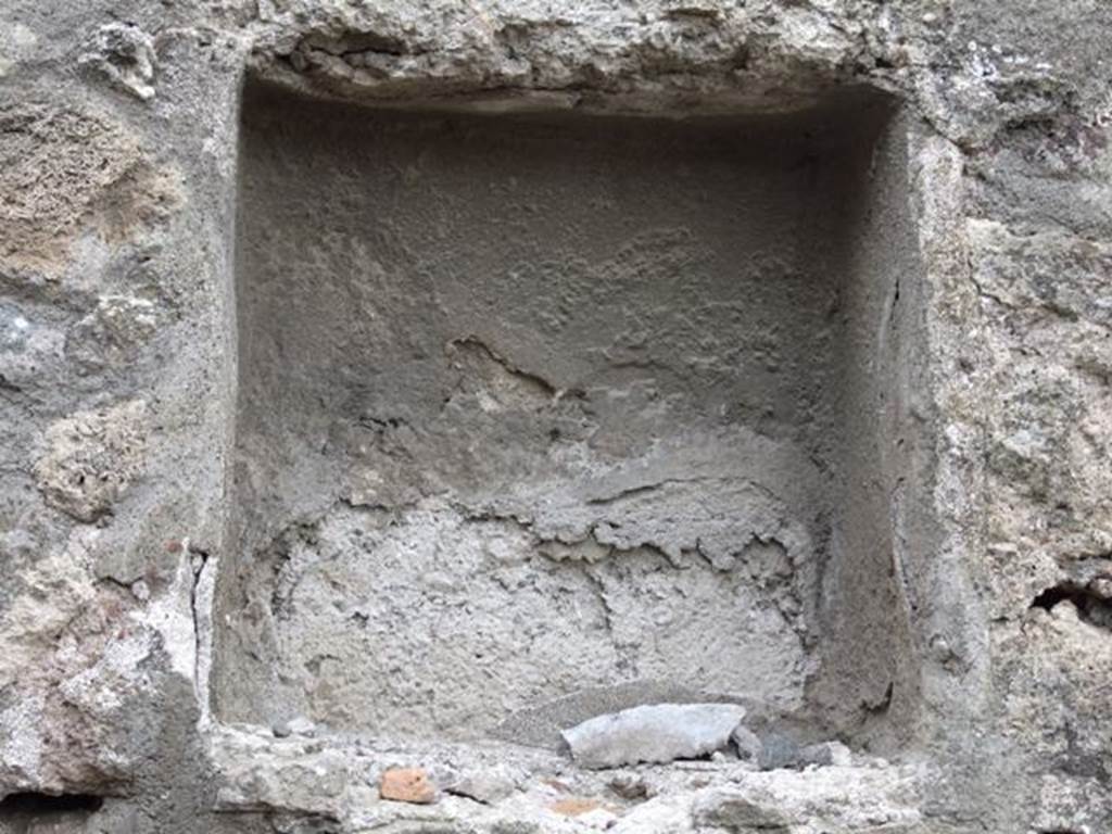 VII.9.22 Pompeii. December 2018. Looking towards niche in west wall. Photo courtesy of Aude Durand.
According to Boyce, in the west wall is a rectangular niche (h.0.45, w.0.48, d.0.25, h. above floor 1,65), called by Fiorelli “un larario”.
See Fiorelli, G., 1875. Descrizione di Pompei. Napoli, p. 266.
See Boyce G. K., 1937. Corpus of the Lararia of Pompeii. Rome: MAAR 14. (p.68, no.302)