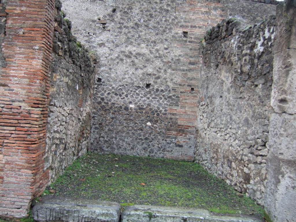 VII.9.24 Pompeii. December 2005. Looking south across shop.